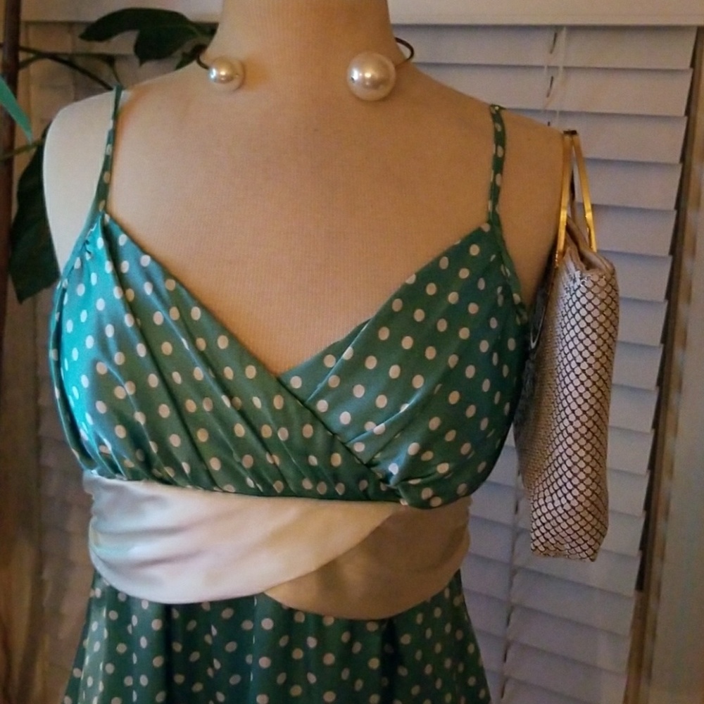 Dress - Picture 2 of 3